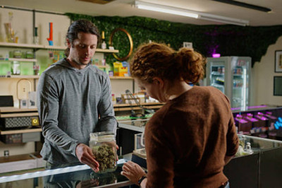 How a Cannabis Dispensary Improves Product Selection