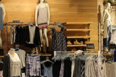 Wholesale Dresses UK - Relabel your products as Reatiler !